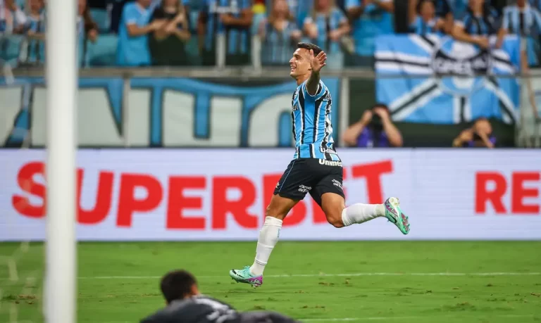 Grêmio supera Brasil de Pelotas e avança às semifinais do Gauchão