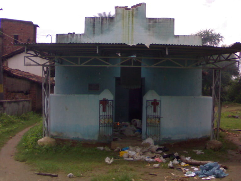 Igreja é invadida e destruída na Índia