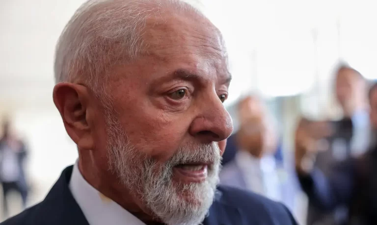 Lula reclama de burocracia e pede “resposta imediata” ao RS