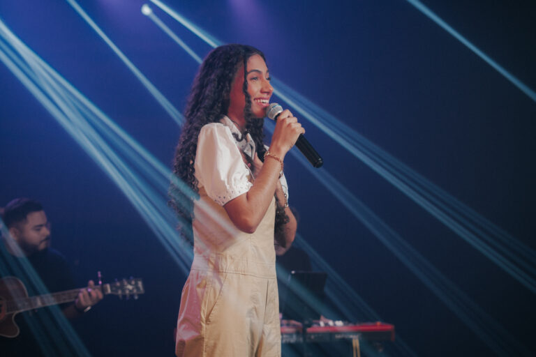 Izabelle Ribeiro lança o seu primeiro feat. com a Quadrangular Worship