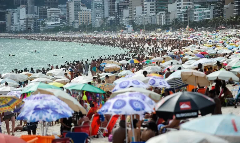 Rio tem calor de 41 graus e pouca umidade relativa do ar