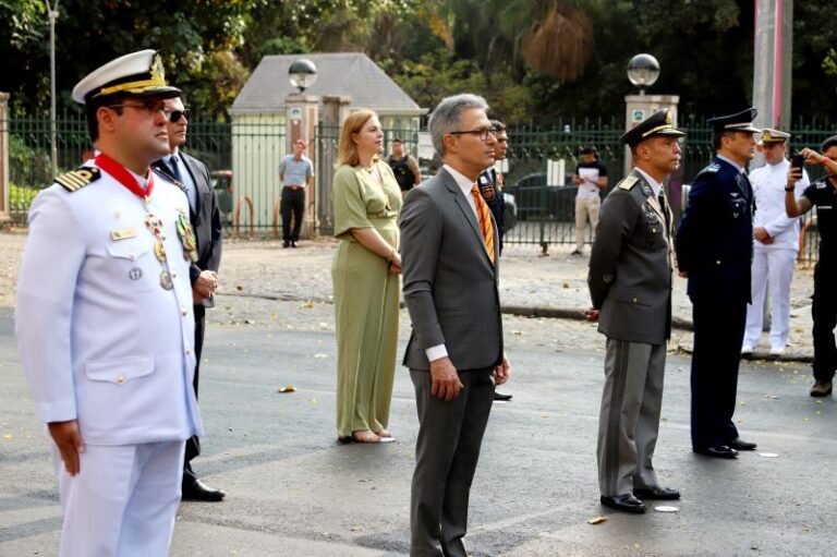 Governador acompanha desfile cívico-militar de 7 de setembro da capital mineira