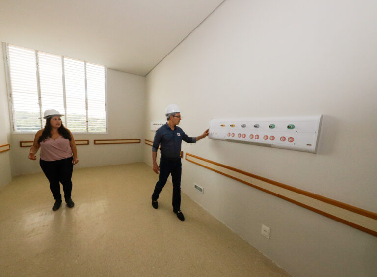 Governador vistoria avanço das obras do Hospital Regional de Divinópolis