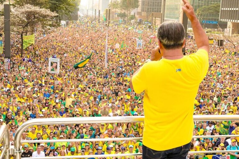 Ato na Av. Paulista é marcado por pedidos de impeachment de Moraes e críticas ao bloqueio do X; veja como foi