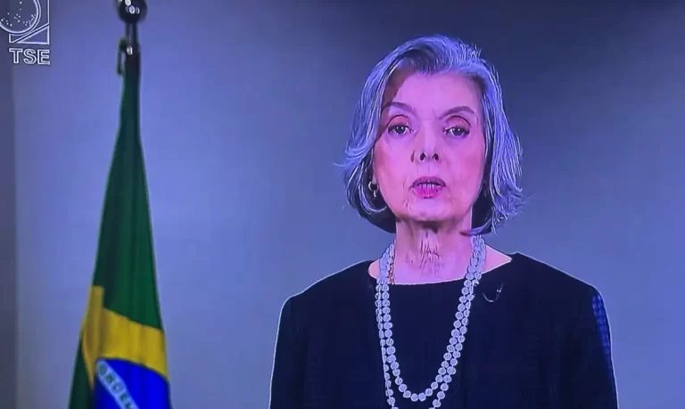 Em cadeia de rádio e TV, Cármen Lúcia convida cidadãos a votar