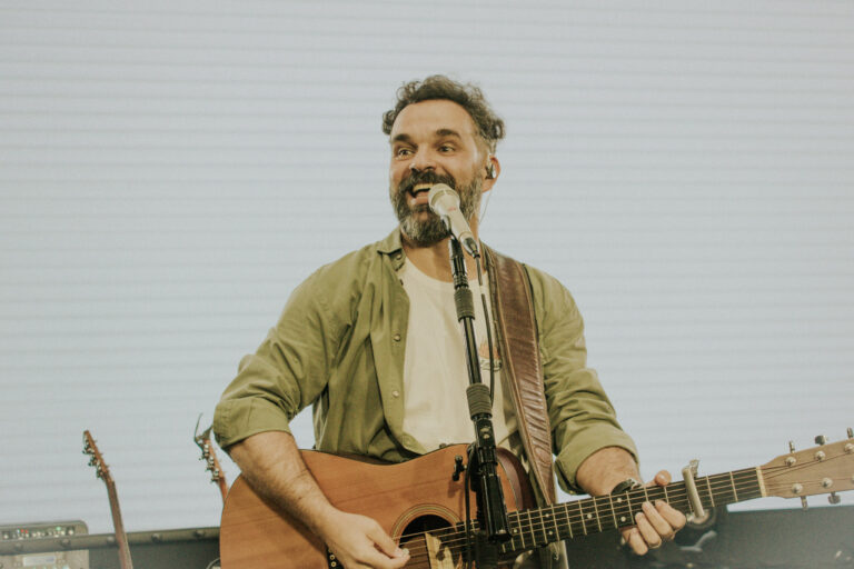 “Só De Cantar Teu Nome”: Jeser Pires e David Quinlan lançam nova parceria pela Brasas Music