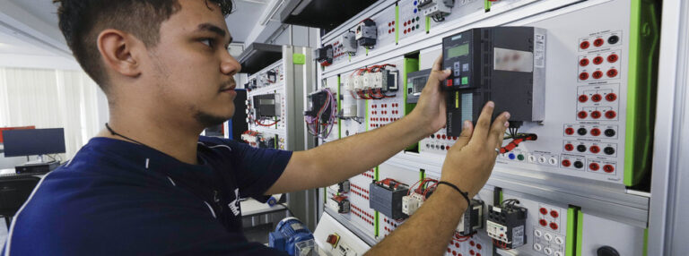 Estudantes têm até dois dias para confirmar matrícula nas vagas remanescentes da quinta edição do Trilhas de Futuro