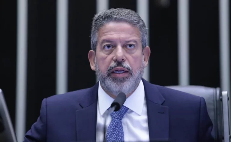 Arthur Lira pauta PEC que amplia imunidade tributária a igrejas