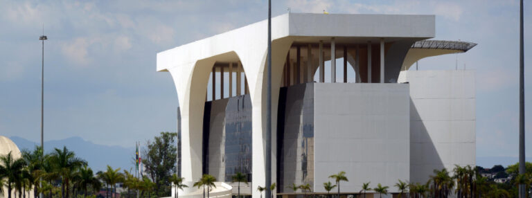 Minas Gerais garante investimento recorde em assistência social para 2025