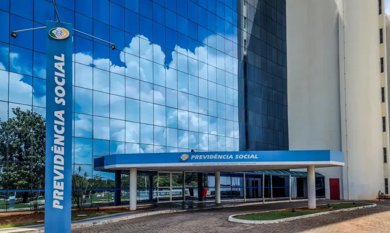 INSS: aposentado não precisa pedir exclusão de desconto indevido