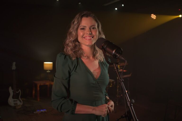 Ellen Lizz celebra 10 anos de ministério com o lançamento do single “Decisão”, pela gravadora Ventania