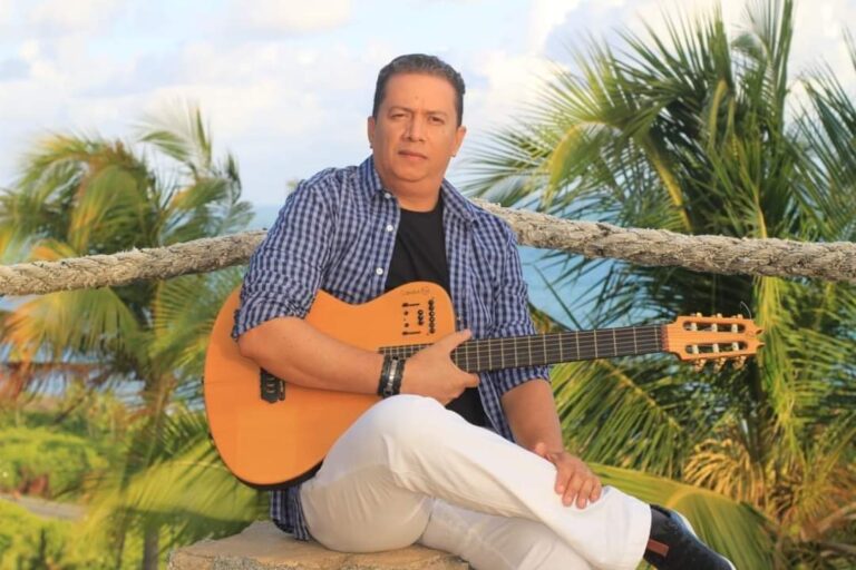 Robson Oliver no seu primeiro lançamento com o cover “Deus de Maravilhas”