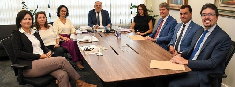 Governo de Minas e TJMG firmam cooperação iniciada para desjudicialização de processos sobre medicamentos