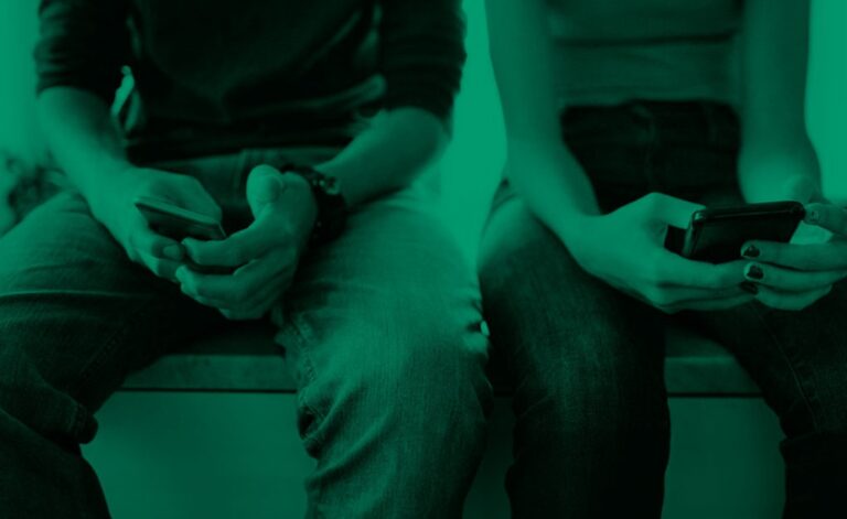 Novo levantamento mostra que mais da metade dos adolescentes brasileiros já sofreu violência sexual on-line