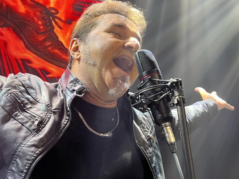 Jota T regrava o clássico pentecostal “Canela de Fogo” em versão rock