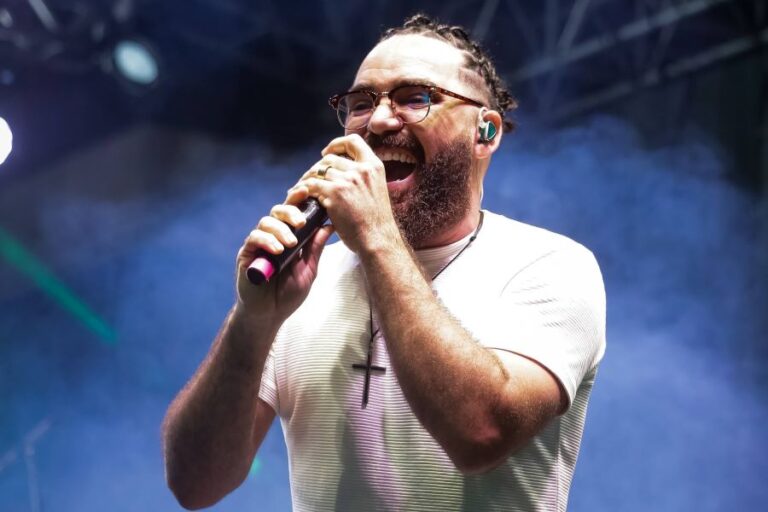 Jhonny Salvação se apresenta na Marcha para Jesus em Curitiba e conquista o público paranaense