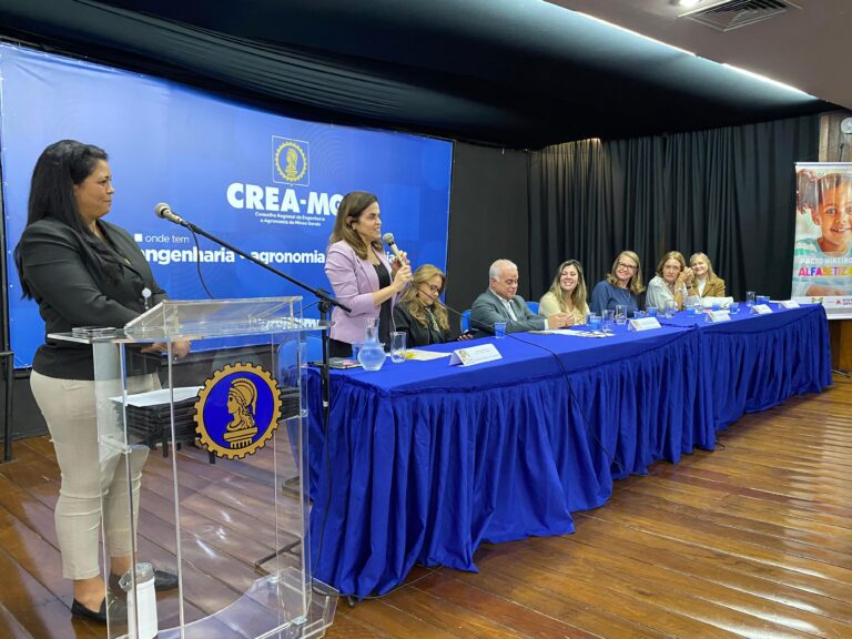 Secretaria de Educação reforça compromisso com alfabetização na idade certa em formação da Rede Renalfa MG