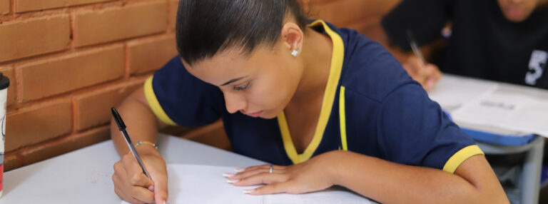 Estudantes do ensino médio de Minas Gerais já podem se inscrever no Enem 2025