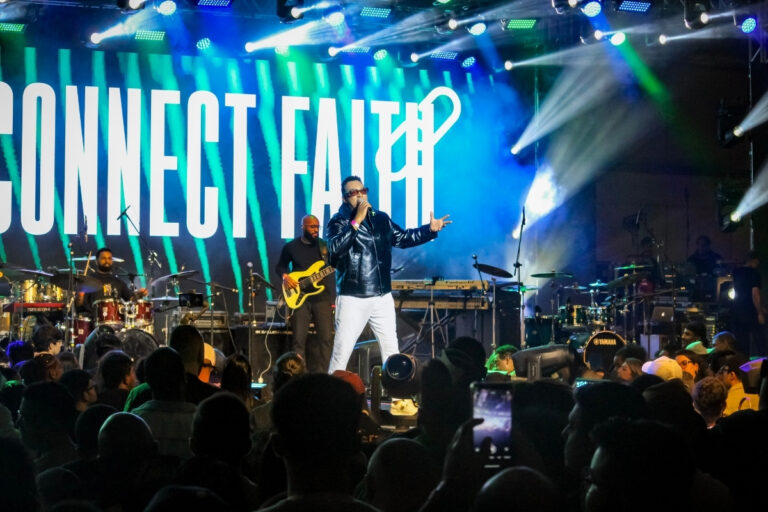 Convidado especial, Marquinhos Gomes abre atrações na primeira edição da Feira Internacional The Connect Faith, em São Paulo (SP)