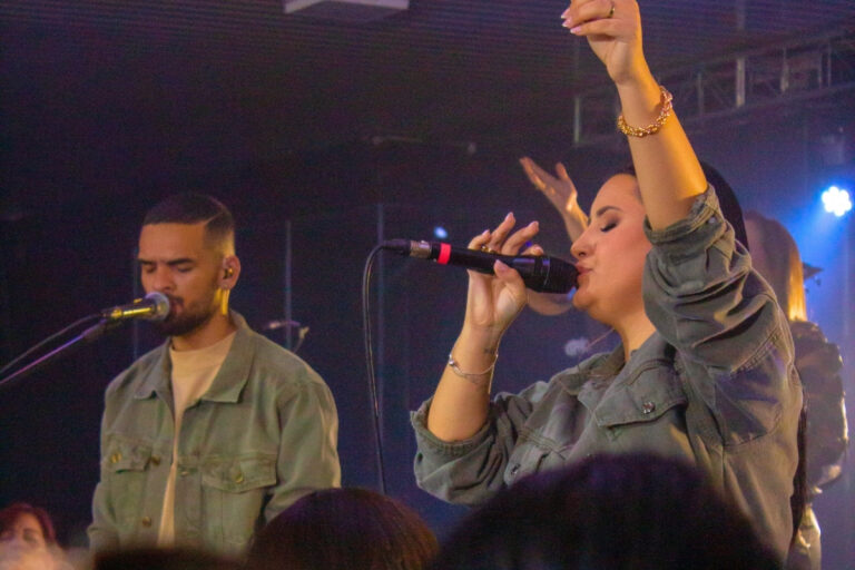 Victor Araujo, Hannah Gomes & BNC Worship interpretam “Cantamos Jesus”