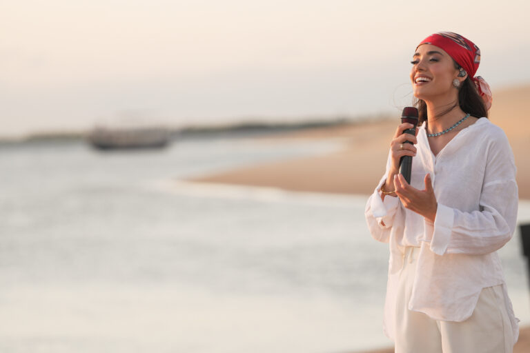 Isadora Pompeo lança “Palavras e Palavras” e dá sequência ao projeto “Dependente de Deus” com mais uma gravação emocionante em Alagoas