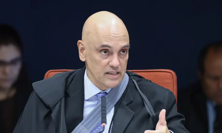 Moraes: Bolsonaro pode ser preso se divulgar entrevista em rede social