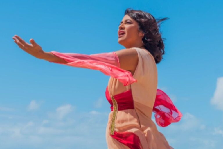 Sandra Di Paula lança a canção “Enche Este Lugar”, restauração na presença de Jesus