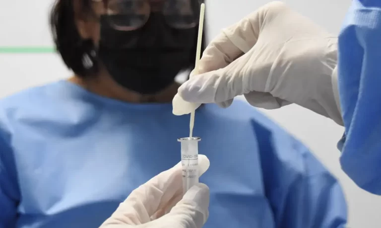 Nova variante do vírus da covid-19 circula na cidade do Rio de Janeiro