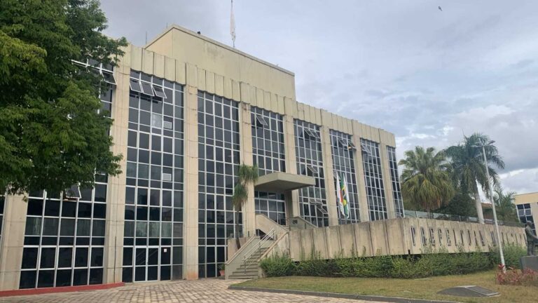 Sem expressão – Apenas 2% dos servidores aderem à greve; serviços públicos municipais funcionam de forma integral