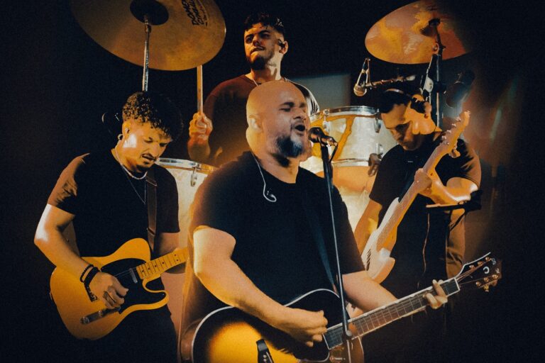 Ao Rei lança o single “Te Desejamos” visando adoração autoral e congregacional no Brasil