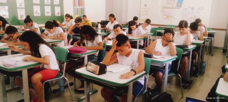 Governo de Minas distribui material impresso para reforçar aprendizagem e preparar alunos para o Saeb