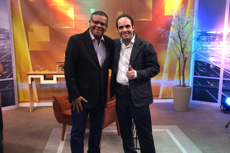 Cantor Edu Silvera grava participação no programa “Noite com os Adoradores”, da RIT TV