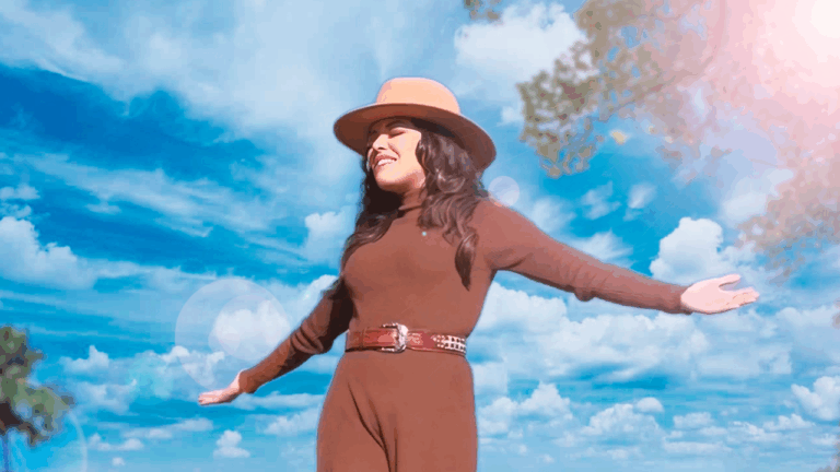 “Pra Sempre”: Carina Garay lança versão gospel de sucesso internacional