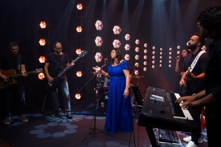 A cantora Claudiamara lança seu primeiro single: “Acalma A Minha Tempestade”