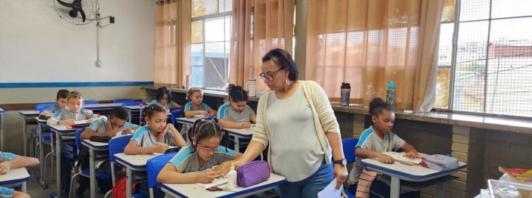 Educação oferece incentivo inédito para reforçar apoio a professores, especialistas e servidores do Programa de Recomposição de Aprendizagens