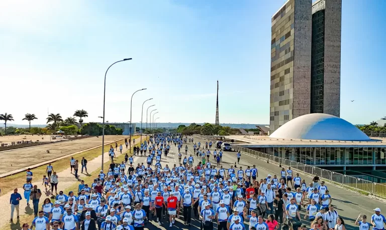 “Brasil será soberano pela educação”, diz Lula na corrida MEC 95 anos