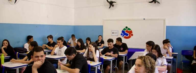 Escolas estaduais de Minas Gerais inovam na preparação dos estudantes para o Saeb 2025