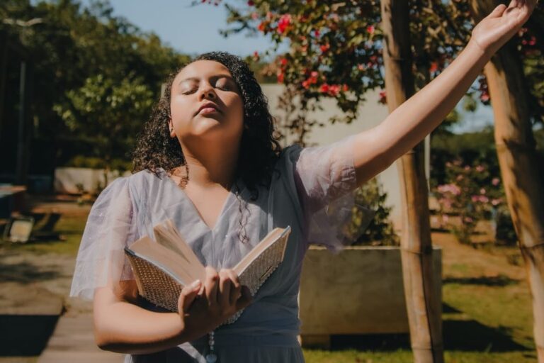 Ingrid Vitória lança o single e clipe “Vai Passar” com mensagem de fé e esperança