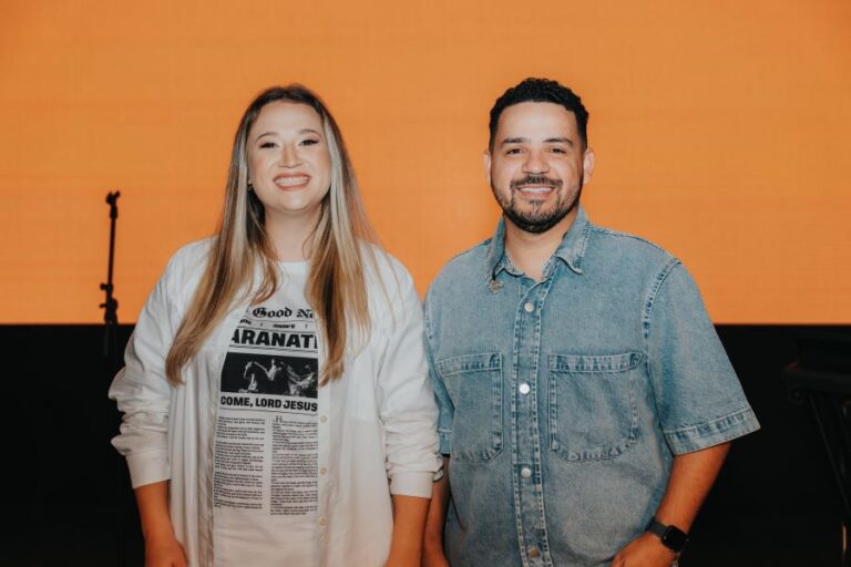 Thamires Garcia e Ministério Aproxime-se  juntos na canção “Em Aliança” (Ao Vivo)