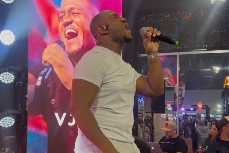 O cantor VJota foi sucesso na 25ª edição da Expo Cristã