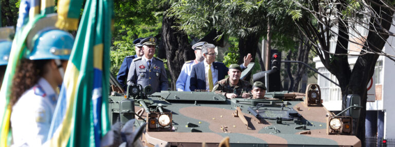 Governador acompanha desfile cívico-militar de 7 de setembro 