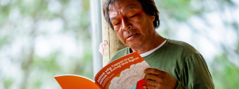 Cemig lança manual bilíngue para indígenas Maxakali sobre cuidados com a rede elétrica