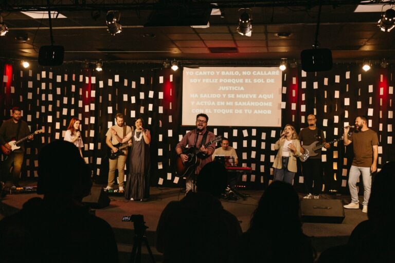 Carlinhos Falsetti lança “Canto y Bailo” e celebra um tempo de cura e renovo