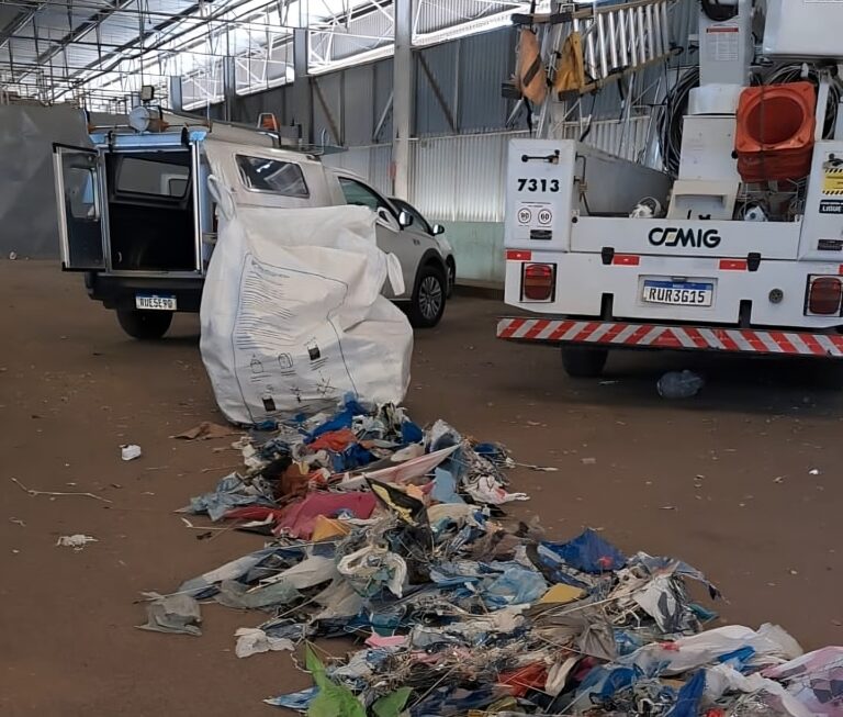 Cemig retira milhares de objetos presos à rede elétrica na região Leste em preparação para o período chuvoso