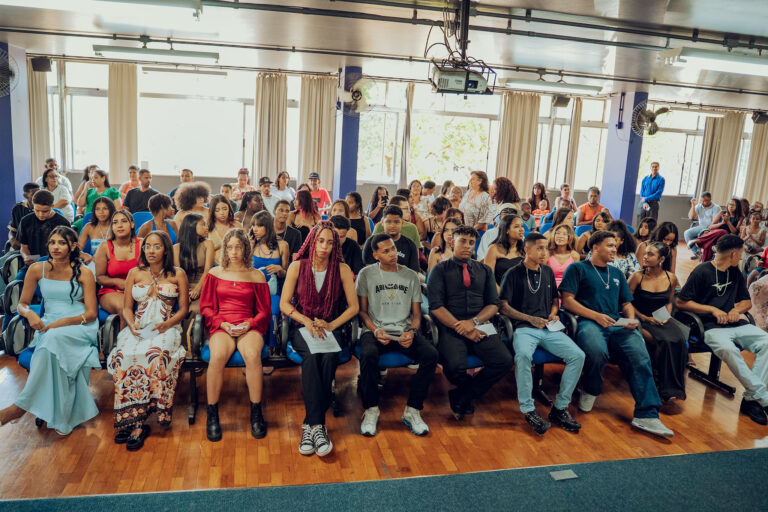 Prefeitura forma mais 53 jovens aprendizes no curso de Ocupação Administrativa
