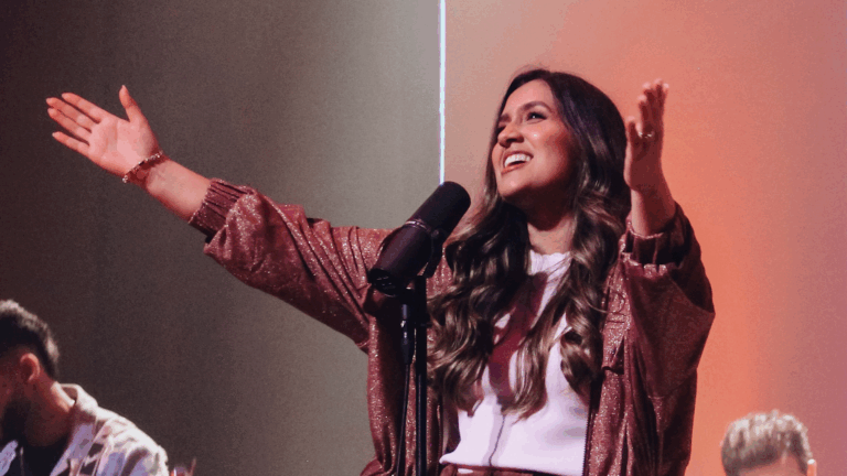 Kelly Benigno lança “Inabalável”, canção que pacifica a alma e fortalece o espírito