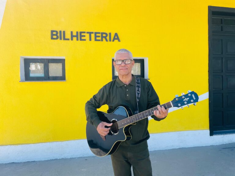 Roberto Dom celebra nova fase com show no Teatro Arthur Azevedo e parceria com a gravadora Bless