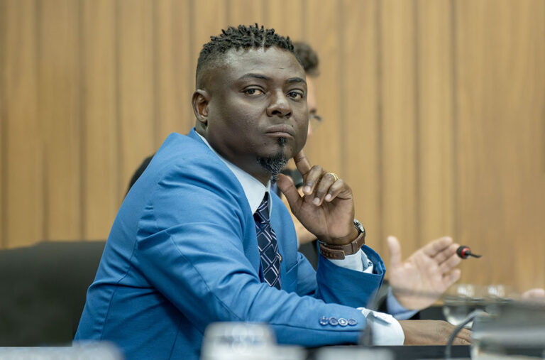 Câmara de Itabira repudia atos de racismo contra o vereador Elias Lima