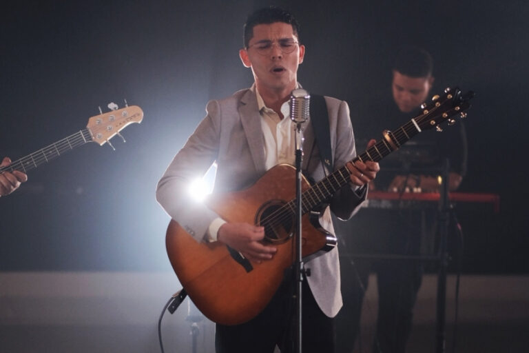 O cantor Jessé Brandão lança “Não Vivo Sem Tua Presença”