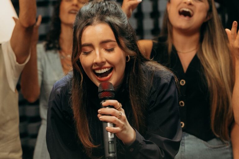 Esther Marcos fecha o EP “Milagres” com a suave e intensa música “Pura Adoração”